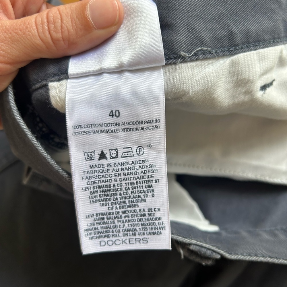 Dockers Blue Cargo Shorts with Classic Straight-Cut, Size 40 - Picture 5 of 7